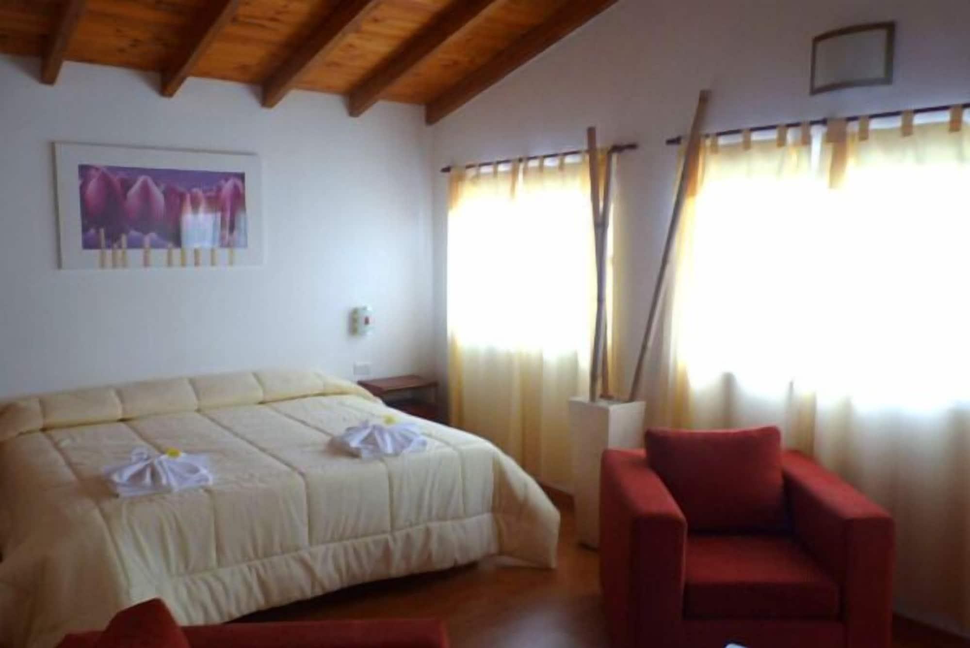 Hotel Aoma Вила Карлос Пас Екстериор снимка