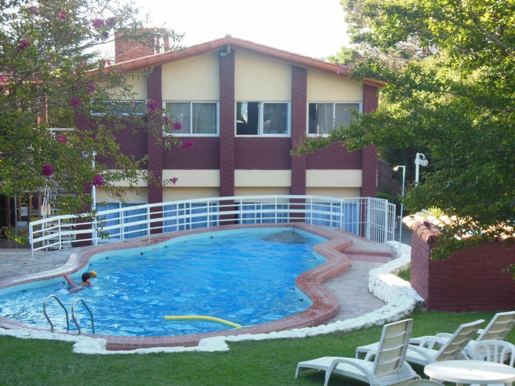Hotel Aoma Вила Карлос Пас Екстериор снимка